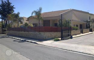4-bedroom cottage 212 m² in Pareklisia for 510,000 €
