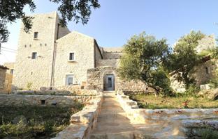 Traditional stone tower with garden and large parking in Lakonia, Peloponnese, Greece for 1,600,000 €
