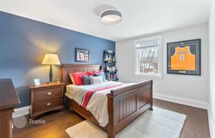 3-bedroom house in North York for 1,658,000 €