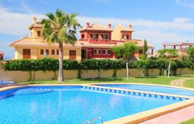 Beautiful townhouse with a garden and a barbecue in a residential complex with a swimming pool, Benidorm, Spain for 250,000 €