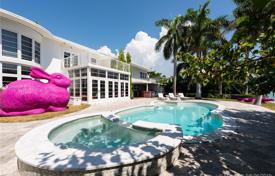 Comfortable villa with a backyard, a swimming pool, a sauna, a patio, a garage and a terrace, Miami Beach, USA for 7,225,000 €