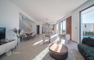 3-bedroom villa 154 m² in Chloraka for 780,000 €