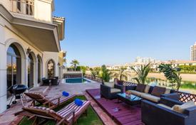 Classical villa with a private beach and a swimming pool, Palm Jumeirah, Dubai, UAE. Price on request