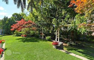 10-bedroom house in Etobicoke for C$2,500,000