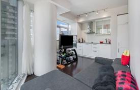 Apartment – York Street, Old Toronto, Toronto,  Ontario,   Canada for C$734,000