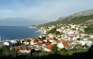Land plot 957 m² in Dugi Rat for 200,000 €