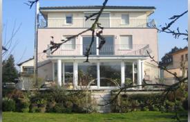 Houses for sale in Germany. Three-level furnished villa with a large garden and a parking in Frankfurt, Germany Houses for sale in Germany. Three-level furnished villa with a large garden and a parking in Frankfurt, Germany