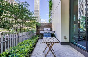 4-bedroom apartment in Queens Quay East for C$1,245,000