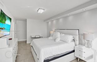 2-bedroom apartments in condo 119 m² in Surfside for $912,000
