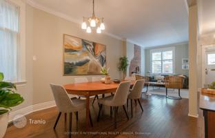 9-bedroom townhouse in Old Toronto for 1,504,000 €