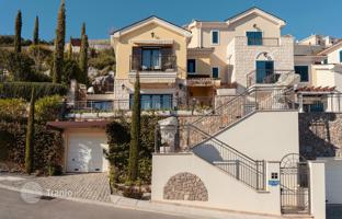 2-bedroom house 145 m² in Radovići for 1,499,000 €