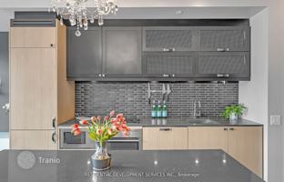 4-bedroom apartment in Bathurst Street for C$809,000