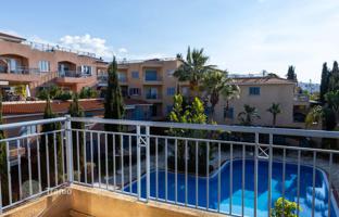 2-bedroom penthouse in Peyia for 295,000 €