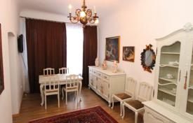 An elegant apartment with antique furniture in Old Town… for 550,000 €