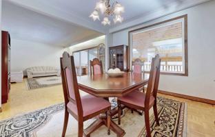 12-bedroom house in Etobicoke for C$2,145,000