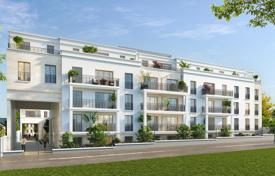 Terraced house – Ile-de-France, France for From 302,000 €