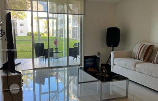 3-bedroom apartments in condo 159 m² in Doral for $575,000