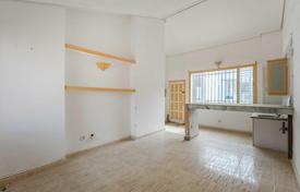 Bright one-bedroom apartment in a complex with a swimming pool, Costa Adeje, Tenerife, Spain for 235,000 €