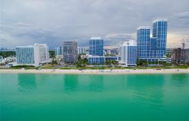 Bright flat with ocean views in a residence on the first line of the beach, Miami Beach, Florida, USA for $785,000
