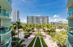 1-bedroom apartments in condo 73 m² in South Ocean Drive for $447,000