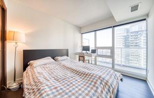 4-bedroom apartment in Bathurst Street for C$832,000