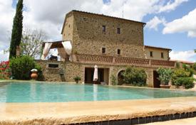 farmhouse in panoramic position valdichiana Arezzo for 1,300,000 €