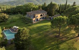 Panoramic farmhouse with pool and land for sale in Lucignano Tuscany for 3,500,000 €