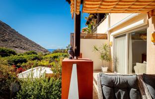 3-bedroom cottage 235 m² in Los Cristianos for 950,000 €