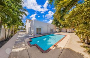 4-bedroom house 294 m² in Miami for $760,000