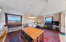 Magnificent penthouse with breathtaking views of Lake Garda in the historic center of Desenzano, Italy for 1,180,000 €