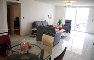 2-bedroom apartments in condo 115 m² in Hallandale Beach for $350,000
