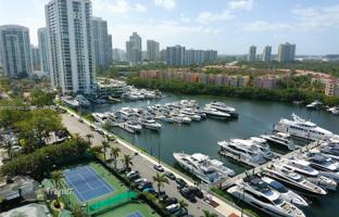 3-bedroom apartments in condo 156 m² in Aventura for $849,000