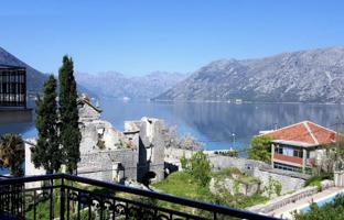 2-bedroom apartment 90 m² in Dobrota for 394,000 €