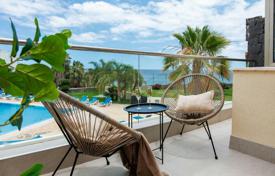 Furnished townhouse on the first line from the sea with jacuzzi and holiday license in Amarilla Golf, Tenerife, Spain for 630,000 €