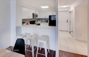 2-bedroom apartment in Lake Shore Boulevard West for C$909,000