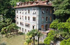 Renovated apartment in a historic villa by the lake, Menaggio, Italy for 700,000 €