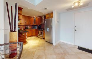2-bedroom apartments in condo 119 m² in Hallandale Beach for $399,000