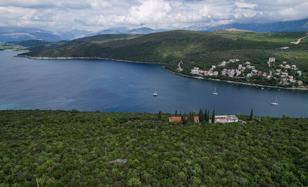 Land plot 5,000 m² in Bigova for 1,272,000 €