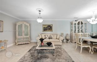 3-bedroom house 204 m² in West End for $775,000
