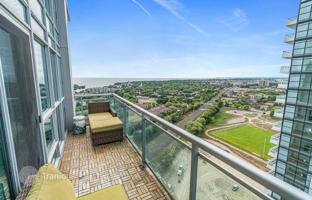 2-bedroom apartment in Etobicoke for C$814,000