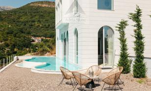 4-bedroom villa 350 m² in Budva for 3,800,000 €