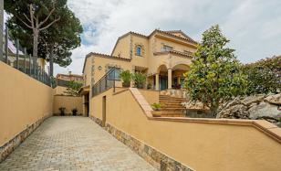 4-bedroom house 332 m² in Lloret de Mar for 779,000 €