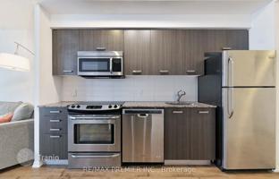4-bedroom apartment in Bay Street for C$906,000