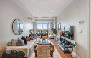 4-bedroom apartment in Lake Shore Boulevard West for C$785,000