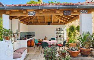 3-bedroom house 169 m² in Omišalj for 430,000 €