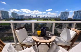 2-bedroom apartments in condo 101 m² in Aventura for $359,000