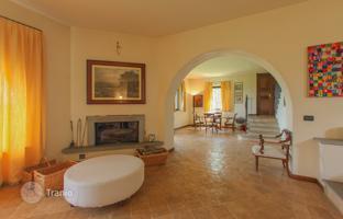 9-bedroom country house 1,045 m² in Cetona for 3,400,000 €