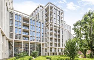 Spacious apartment with a balcony in a residence with a swimming pool, gardens and an underground parking, Westminster, London, UK for £1,597,000