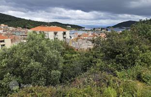 Land plot 480 m² in Vis for 245,000 €