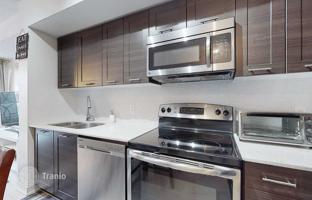 2-bedroom apartment in Lake Shore Boulevard West for C$850,000
